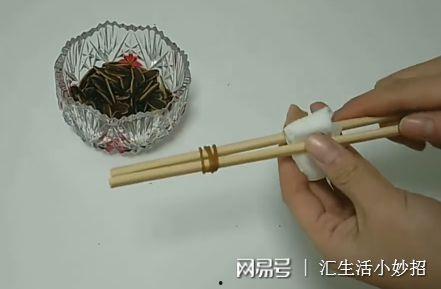 手拿瓜子吃瓜,手拿瓜子的悠闲时光